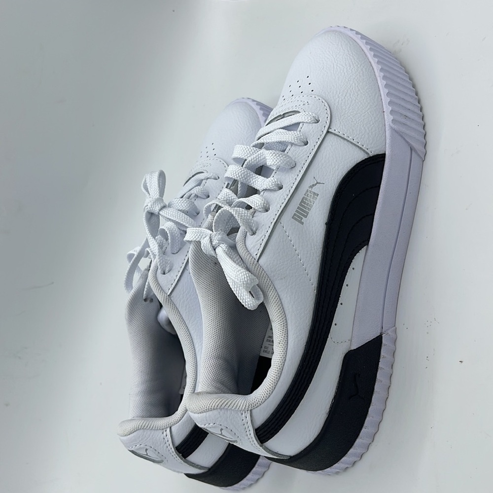 Women Puma Carina Black White Leather Sneakers Size 8.5